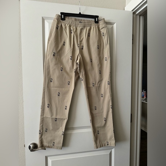 NEW Mens Nike team 31 Courtside NBA Chino Pants Khaki Size Medium NWOT - Picture 4 of 7